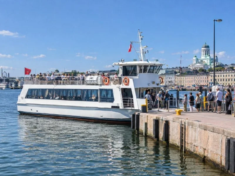 Vesibussilla Suomenlinnaan: meno-paluu Kauppatorilta